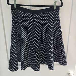 Carmen Marc Valvo Herringbone Design Knee Length Skirt Size Large, Black & White